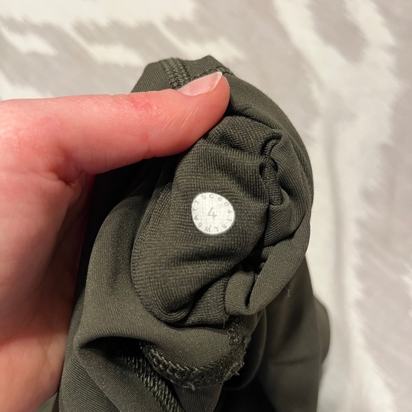 Size 4, Lululemon Wunder Under Crop (High-Rise) Dark Olive - Picture 4 of 4